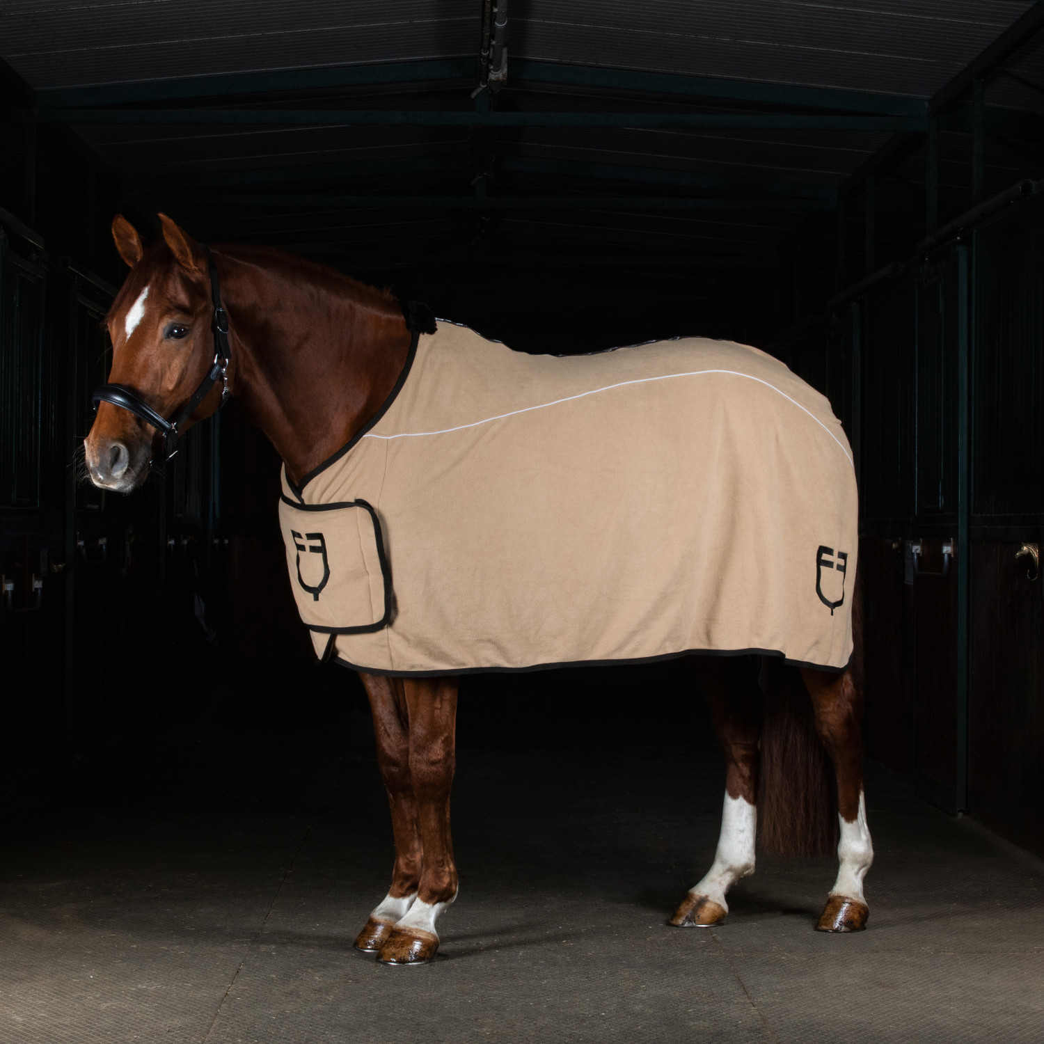 Fleecová odpocovací deka Equestro s předním zapínáním