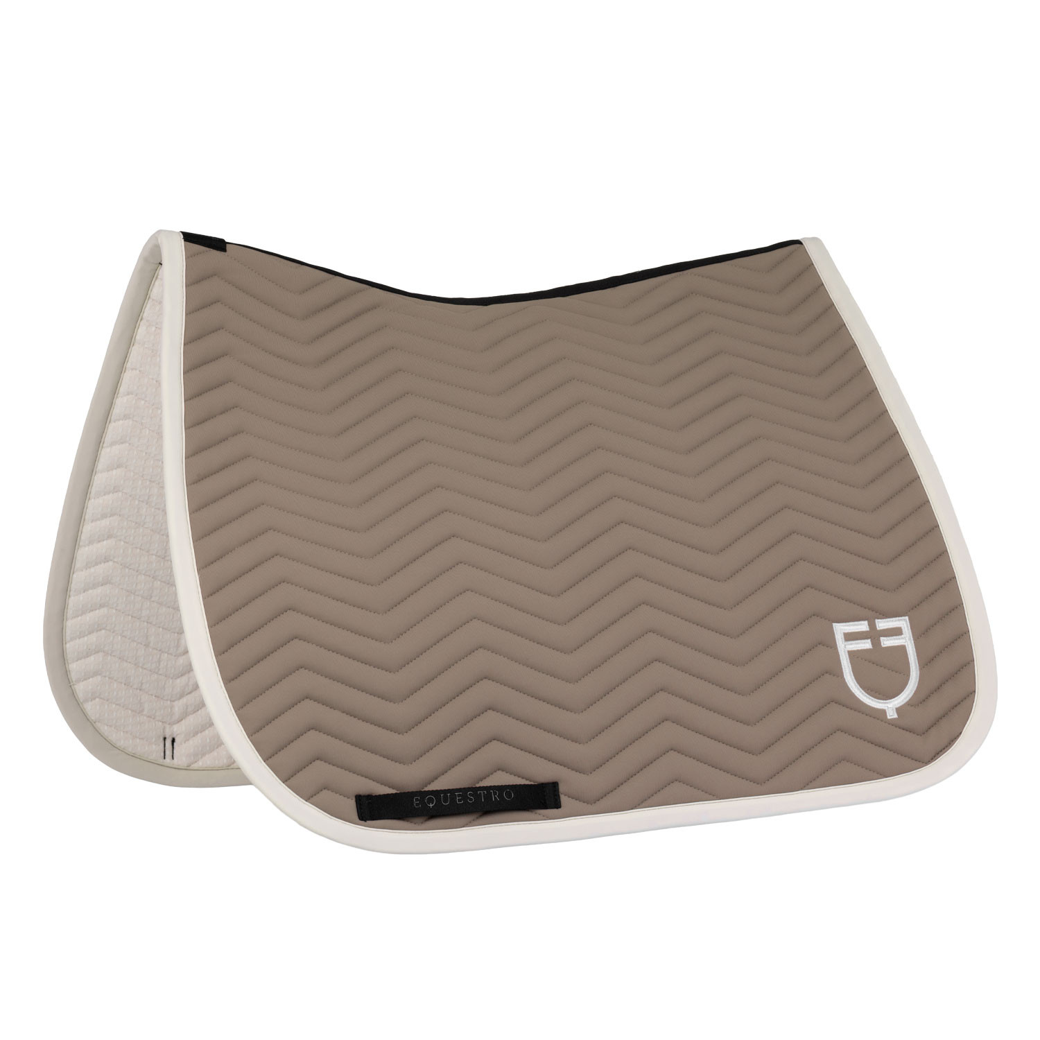Dressage saddle pad with wave quilting