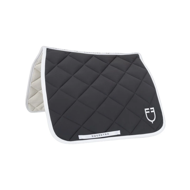 Dressage saddle pad with diamond quilting