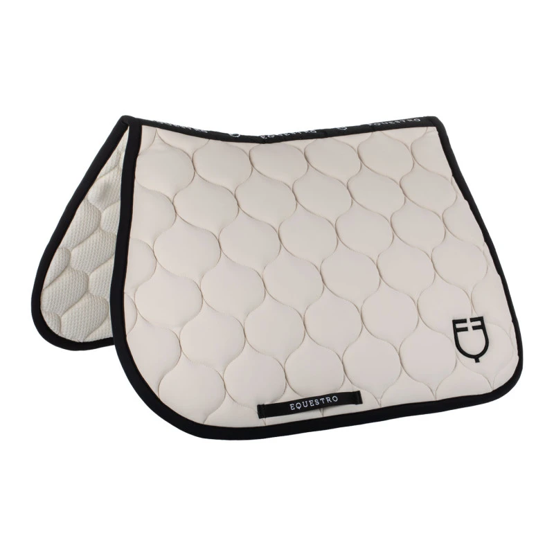 Jumping saddle pad with onion quilting
