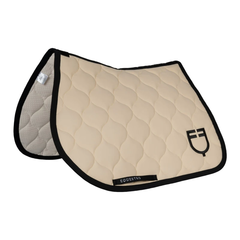 Jumping saddle pad with onion quilting