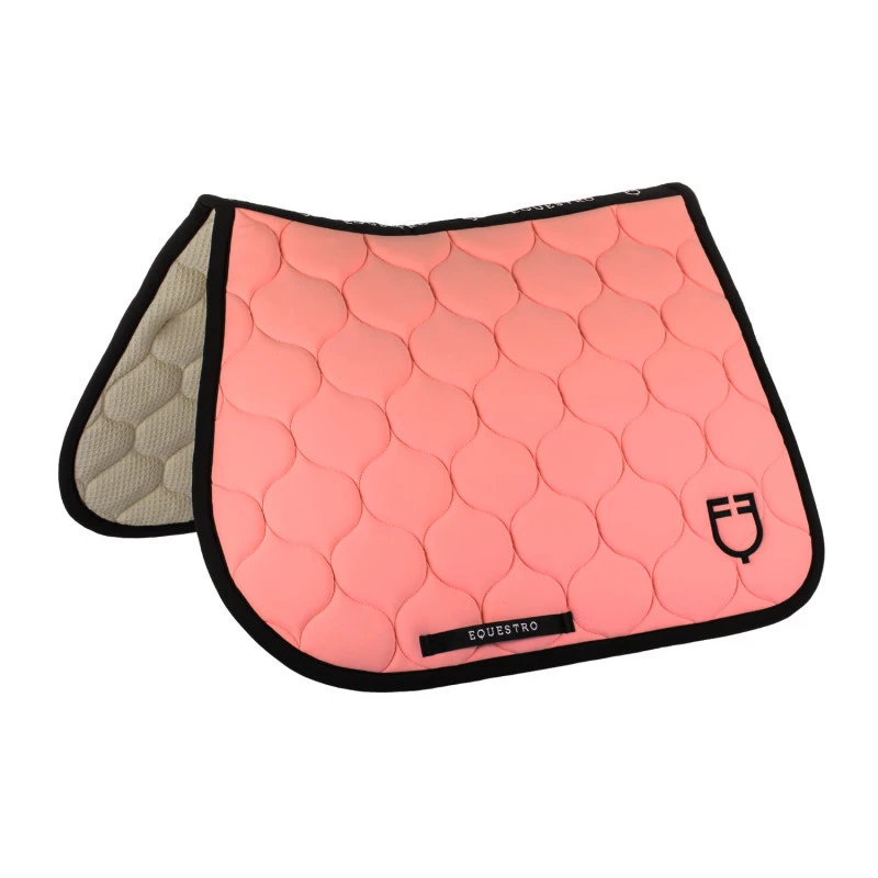 Jumping saddle pad with onion quilting