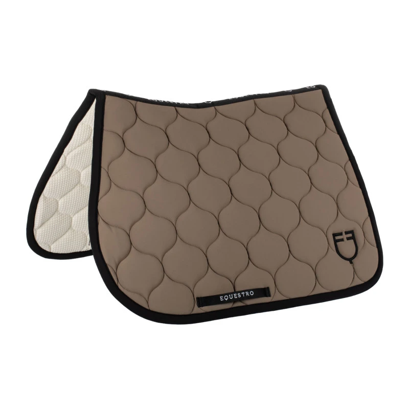 Jumping saddle pad with onion quilting