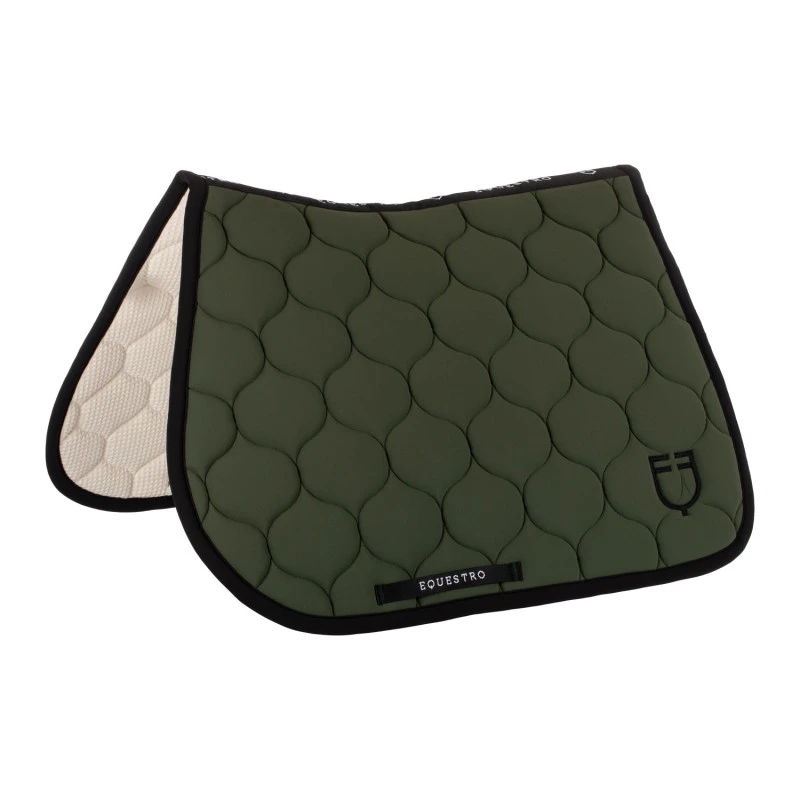 Jumping saddle pad with onion quilting