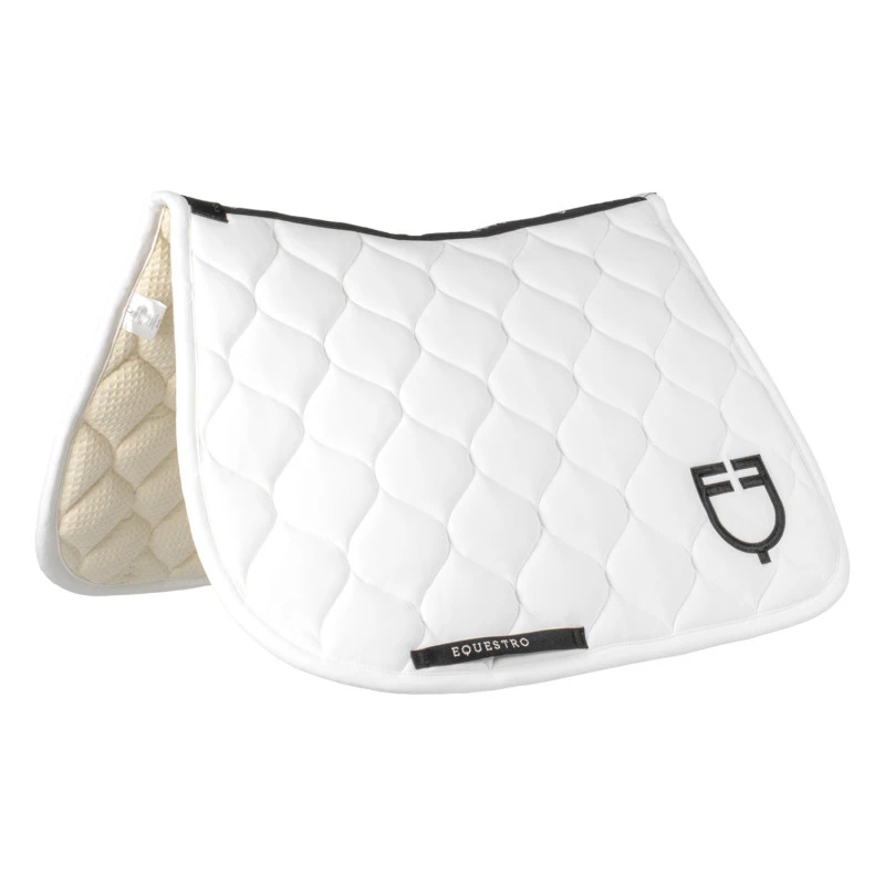 Jumping saddle pad with onion quilting