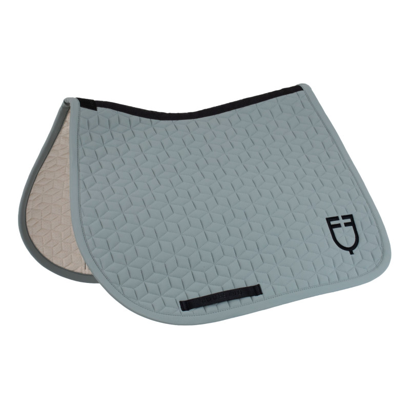 Jumping saddle pad with cube quilting