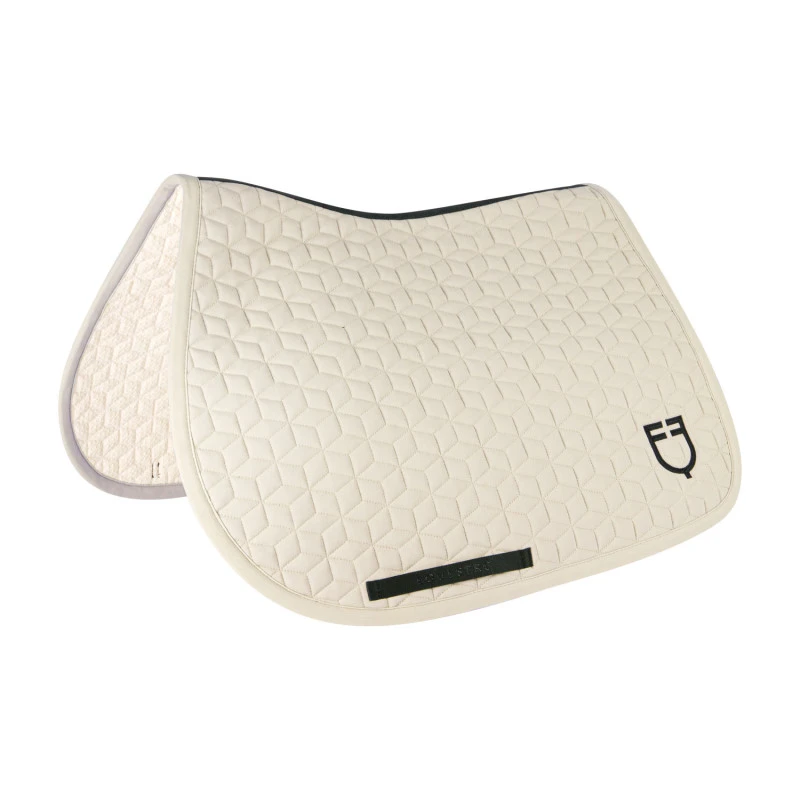 Jumping saddle pad cube quilting