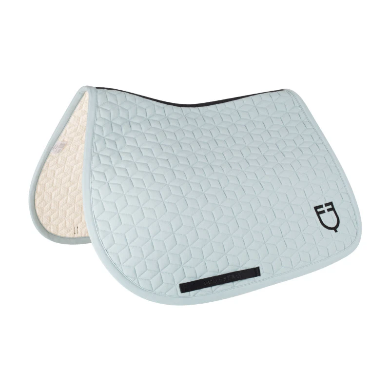 Jumping saddle pad cube quilting