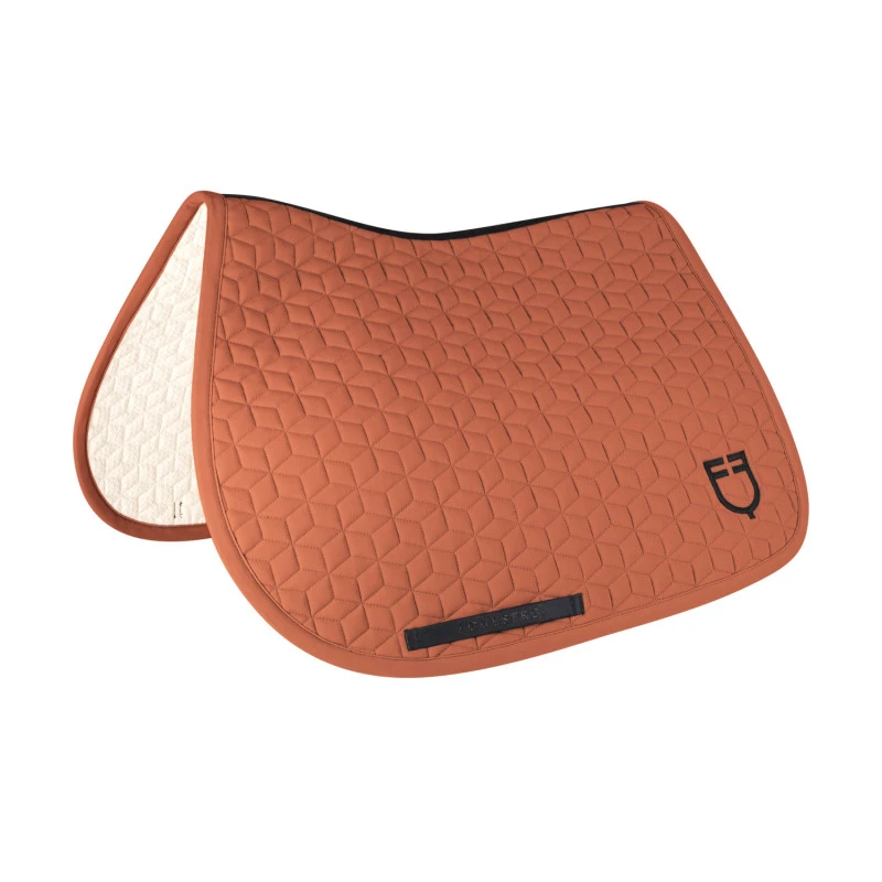Jumping saddle pad cube quilting