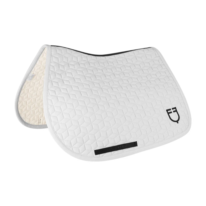 Jumping saddle pad cube quilting