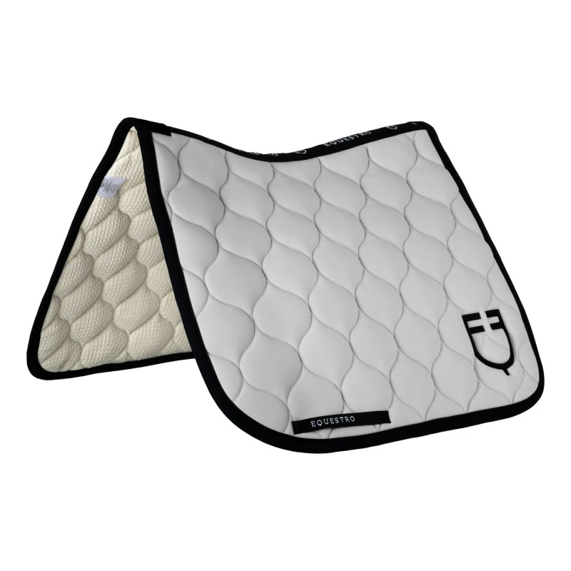 Dressage saddle pad with onion quilting