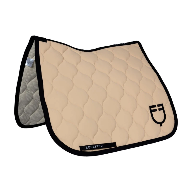 Dressage saddle pad with onion quilting