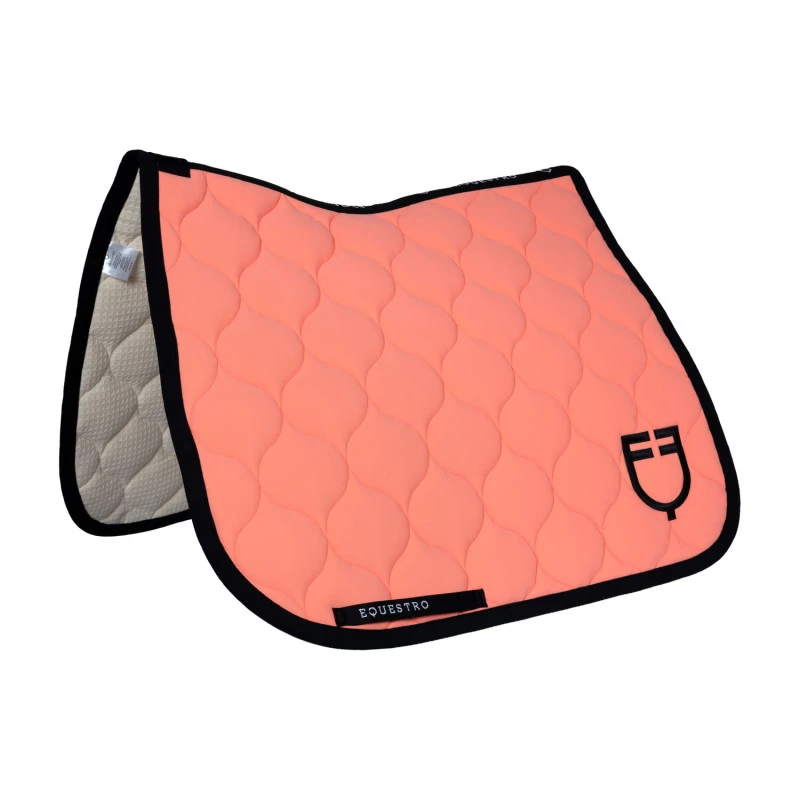 Dressage saddle pad with onion quilting
