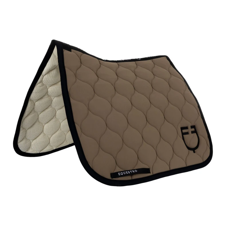Dressage saddle pad with onion quilting