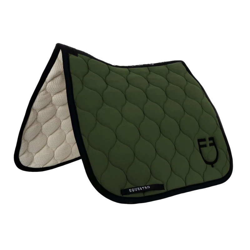 Dressage saddle pad with onion quilting