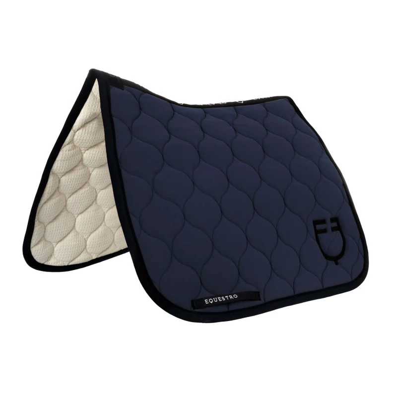 Dressage saddle pad with onion quilting