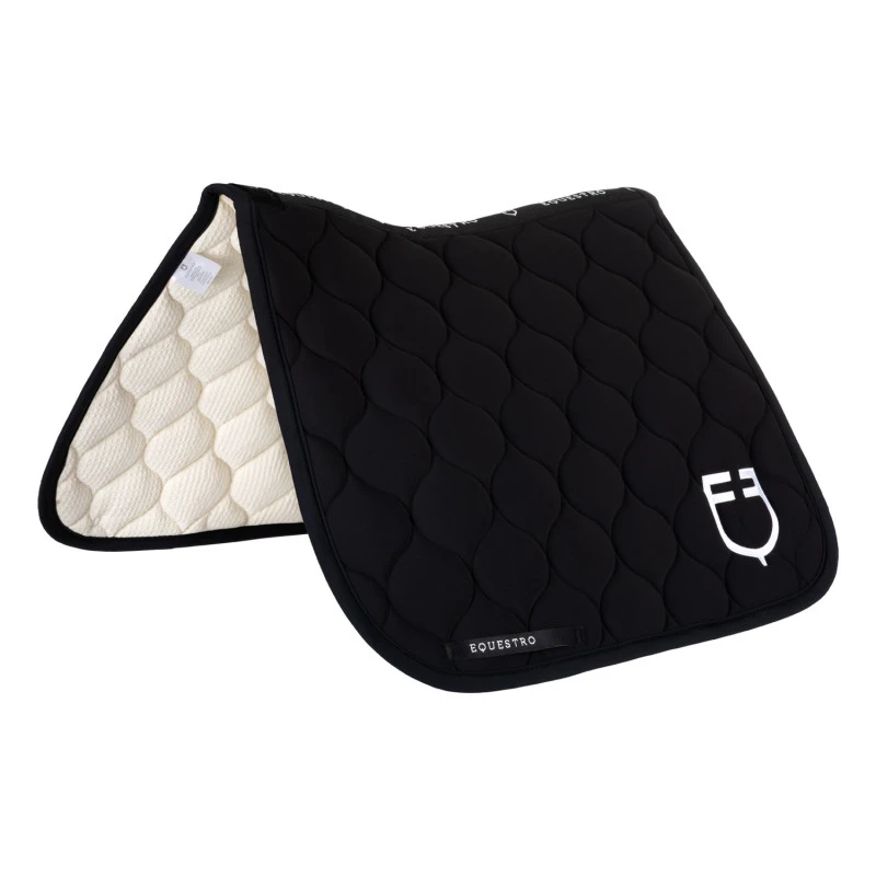 Dressage saddle pad with onion quilting