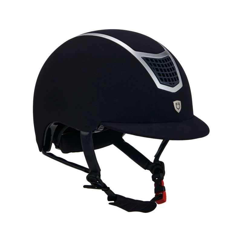 Helm mit farbigem Samtrahmen